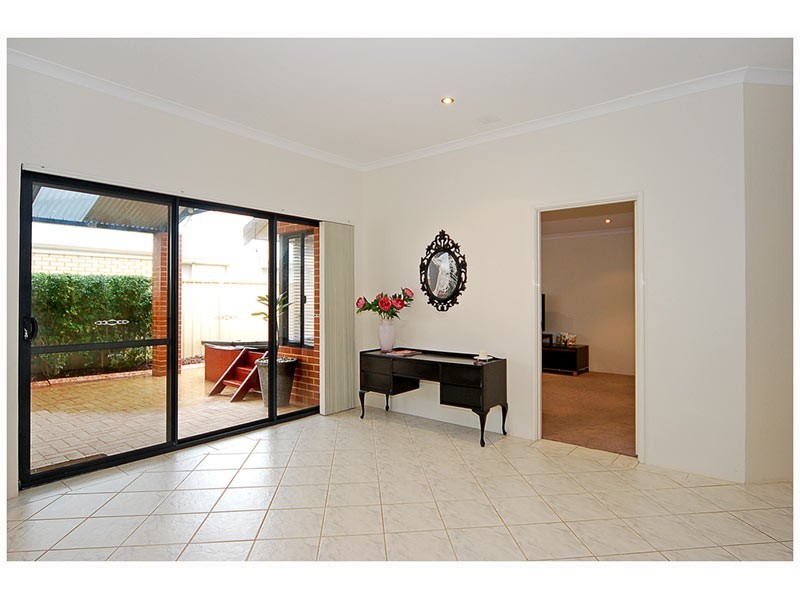 12 Blairgowie Heights, Kinross WA 6028