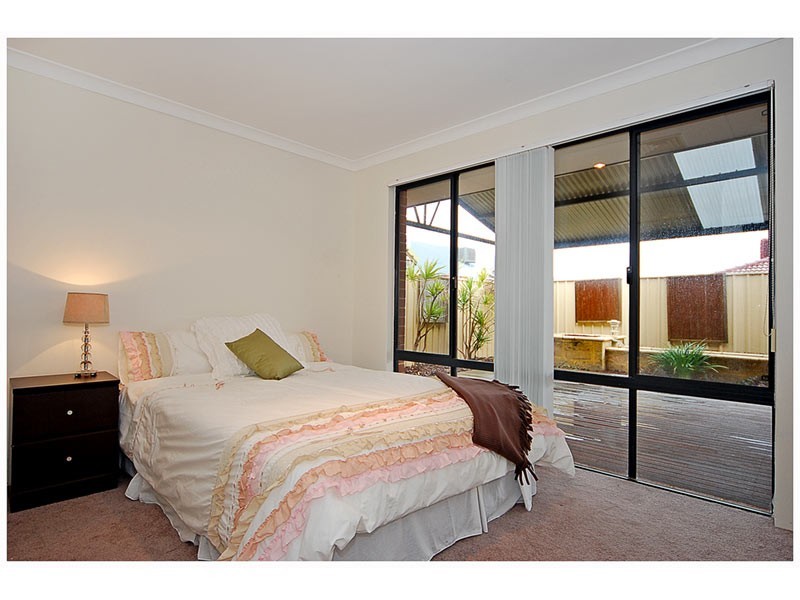 12 Blairgowie Heights, Kinross WA 6028