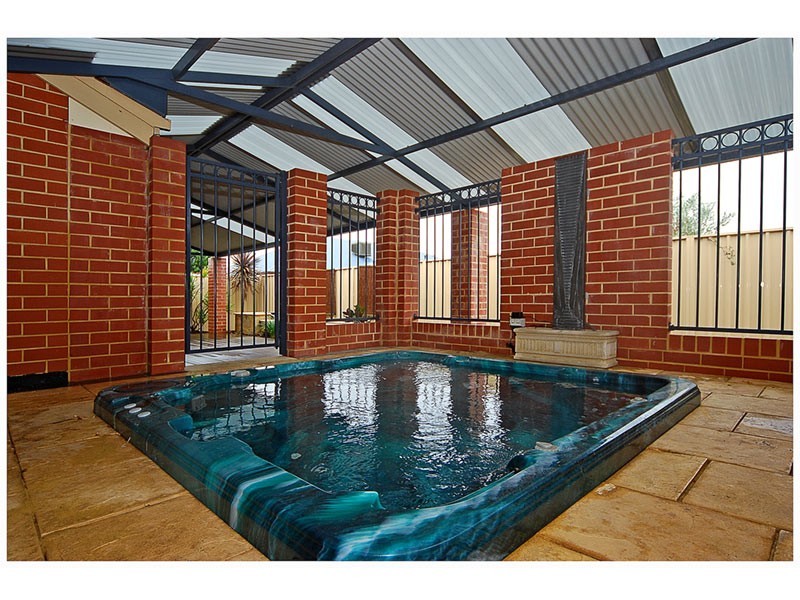 12 Blairgowie Heights, Kinross WA 6028