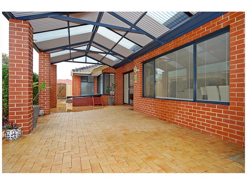 12 Blairgowie Heights, Kinross WA 6028