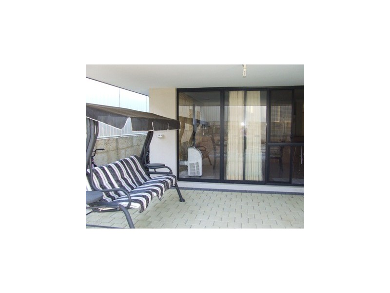 3 Gilbreth Bend, Tapping WA 6065