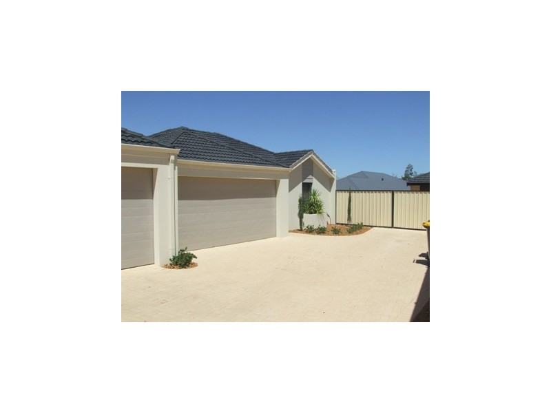 7/8 Salamanca Turn, Clarkson WA 6030
