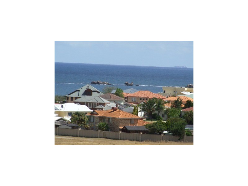 16 Kallatina Drive, Iluka WA 6028