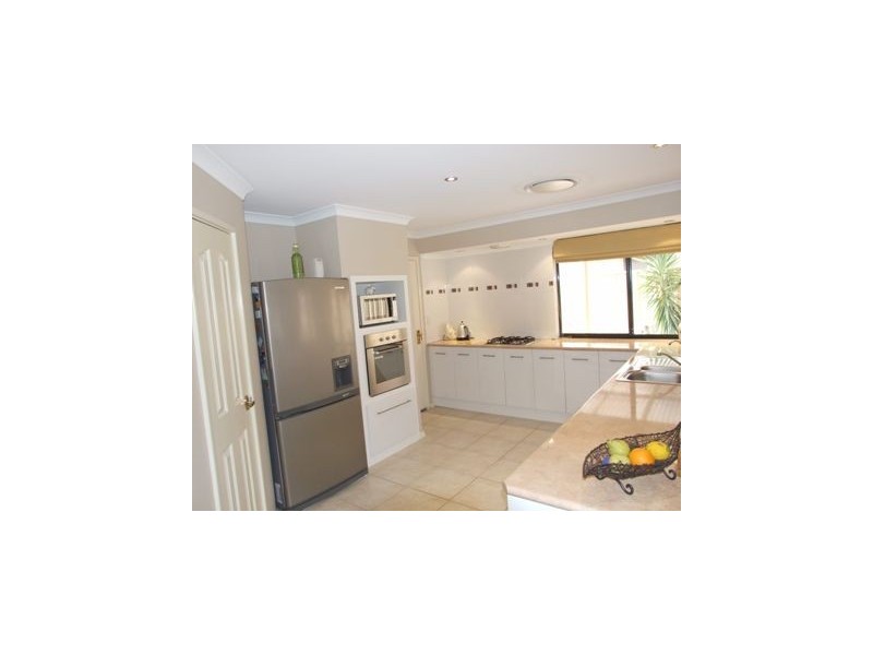 86 Golf Links Drive, Carramar WA 6031