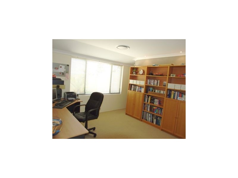 86 Golf Links Drive, Carramar WA 6031