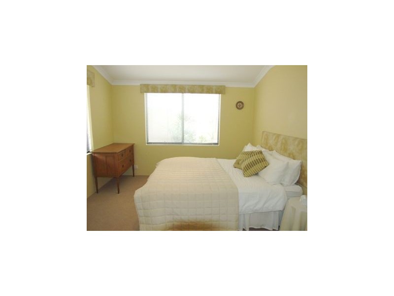 86 Golf Links Drive, Carramar WA 6031