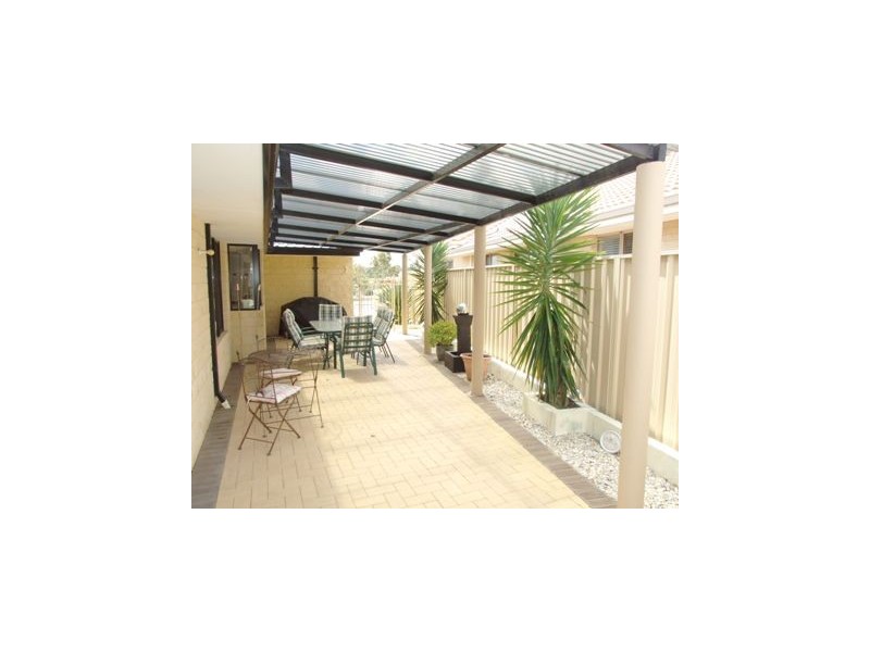 86 Golf Links Drive, Carramar WA 6031