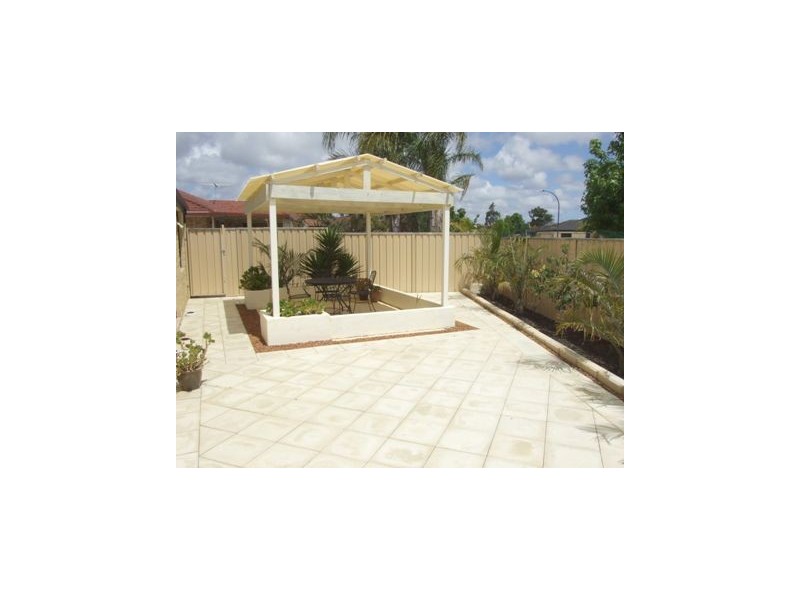 86 Golf Links Drive, Carramar WA 6031