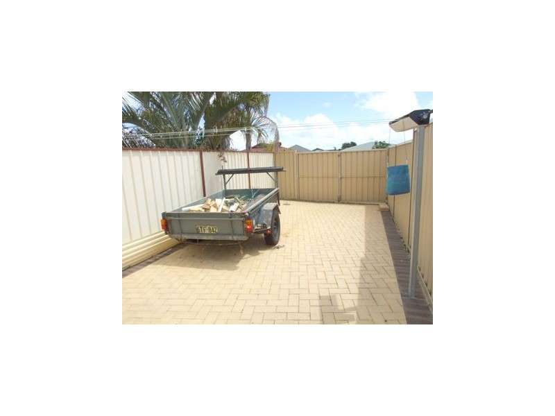 86 Golf Links Drive, Carramar WA 6031