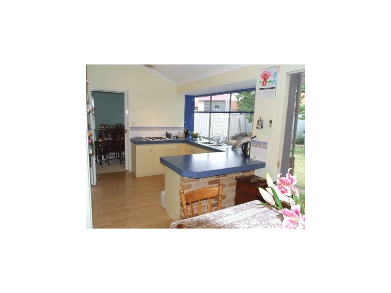 18 Combewood Loop, Carramar WA 6031