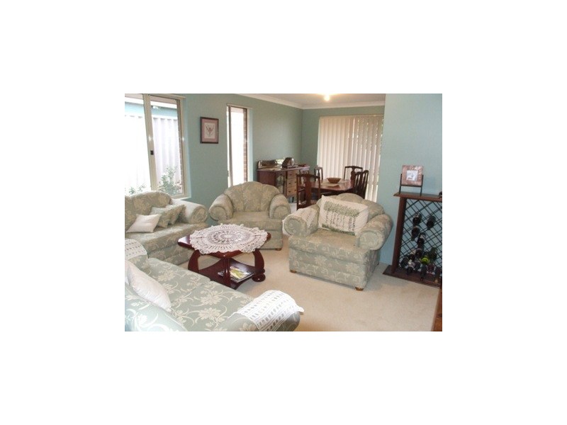 18 Combewood Loop, Carramar WA 6031