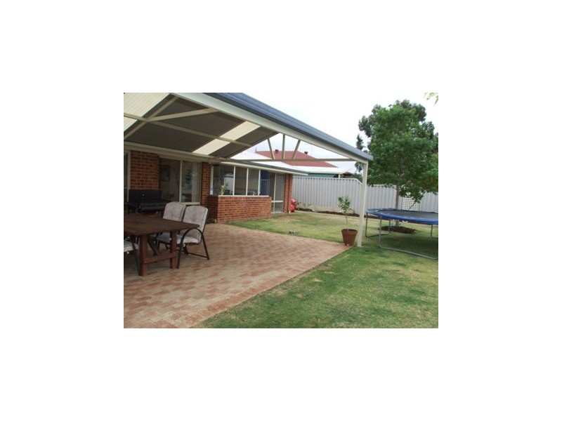 18 Combewood Loop, Carramar WA 6031