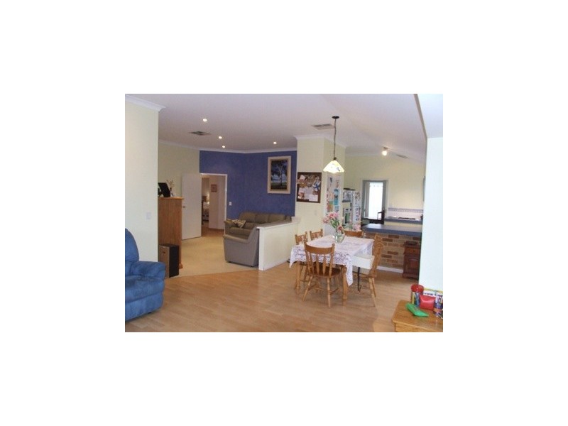 18 Combewood Loop, Carramar WA 6031