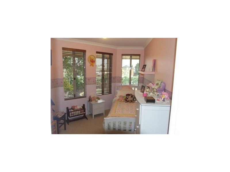 18 Combewood Loop, Carramar WA 6031