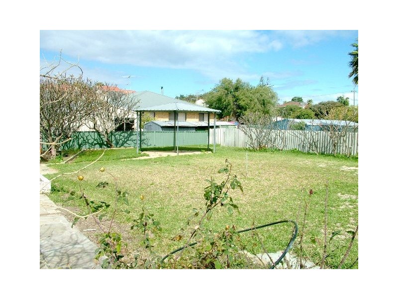 4 Candler Way, Two Rocks WA 6037