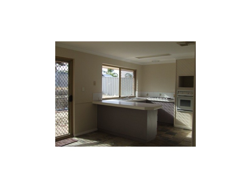 4 Miranda Mews, Marangaroo WA 6064