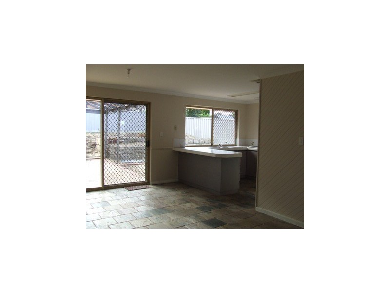 4 Miranda Mews, Marangaroo WA 6064