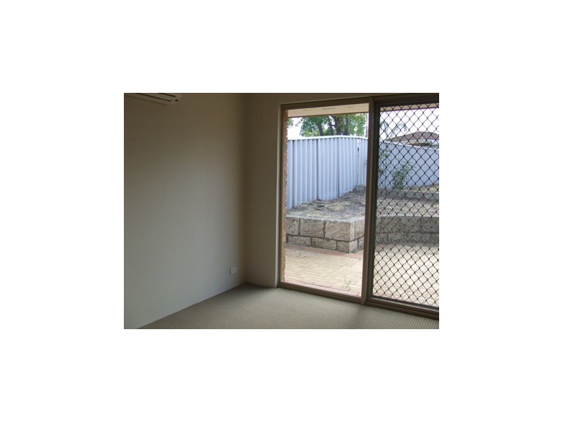 4 Miranda Mews, Marangaroo WA 6064