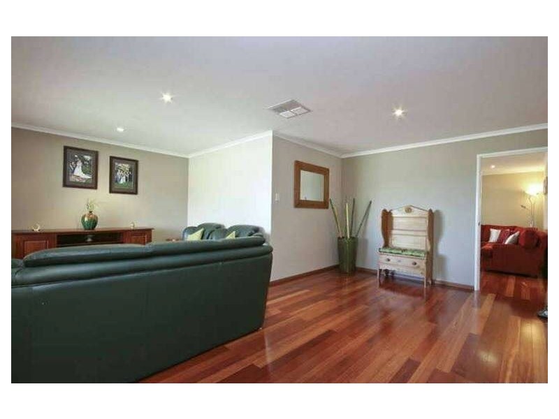 26 Monaltrie Loop, Carramar WA 6031