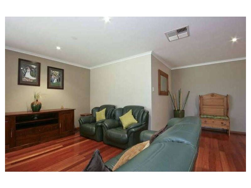 26 Monaltrie Loop, Carramar WA 6031