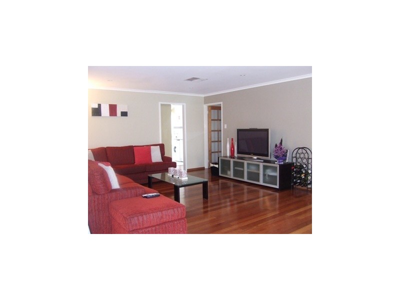 26 Monaltrie Loop, Carramar WA 6031