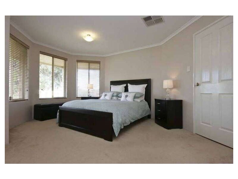 26 Monaltrie Loop, Carramar WA 6031