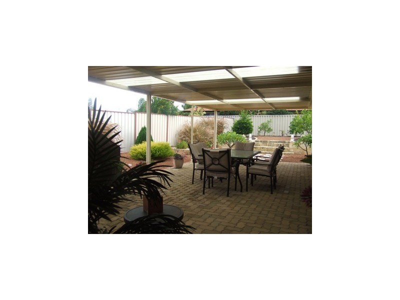 26 Monaltrie Loop, Carramar WA 6031