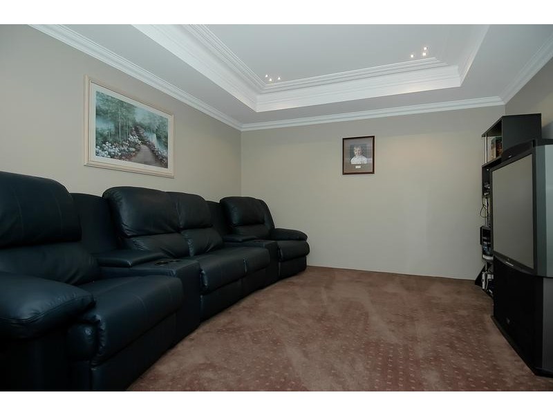 34 Litchfield Cr, Carramar WA 6031