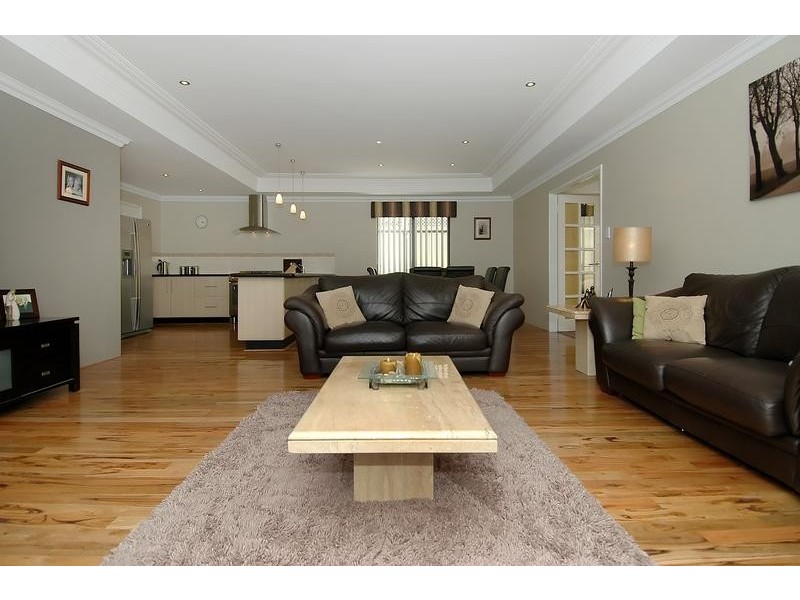 34 Litchfield Cr, Carramar WA 6031