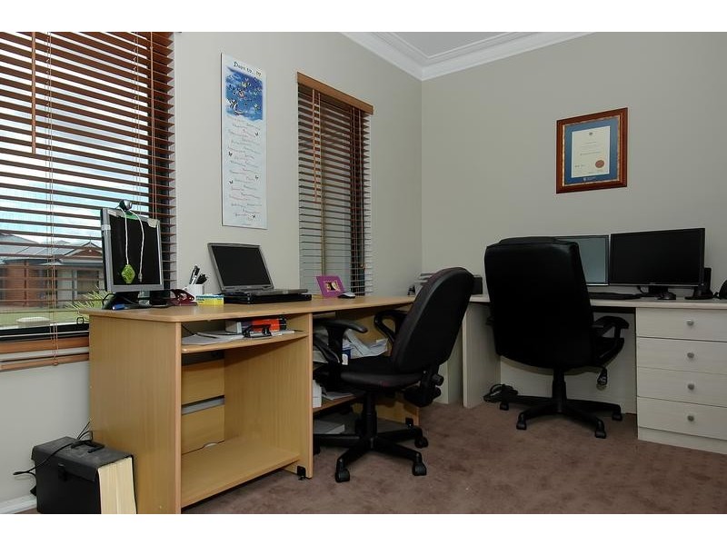 34 Litchfield Cr, Carramar WA 6031