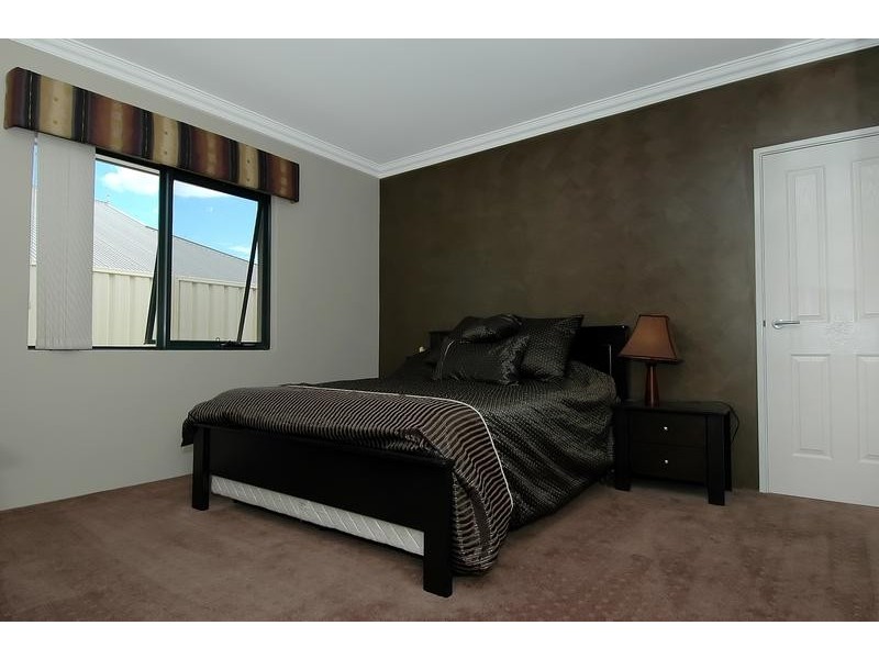 34 Litchfield Cr, Carramar WA 6031