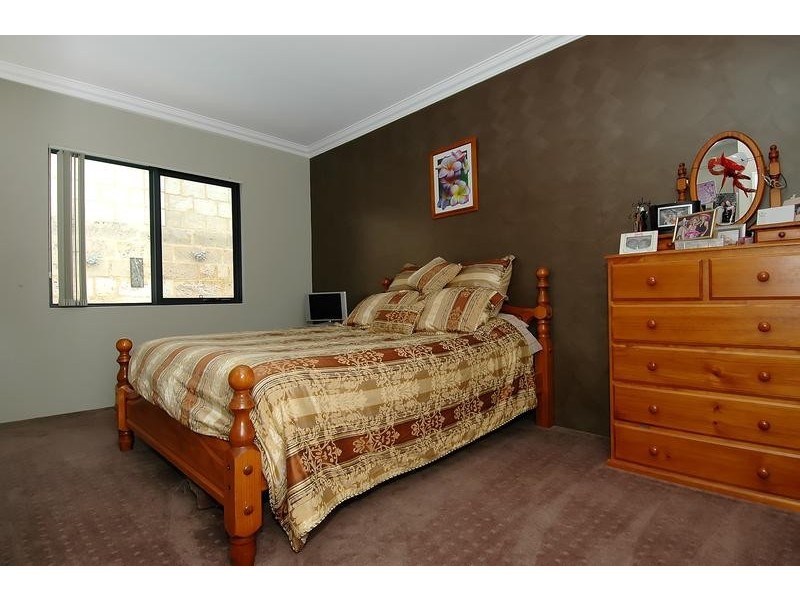 34 Litchfield Cr, Carramar WA 6031