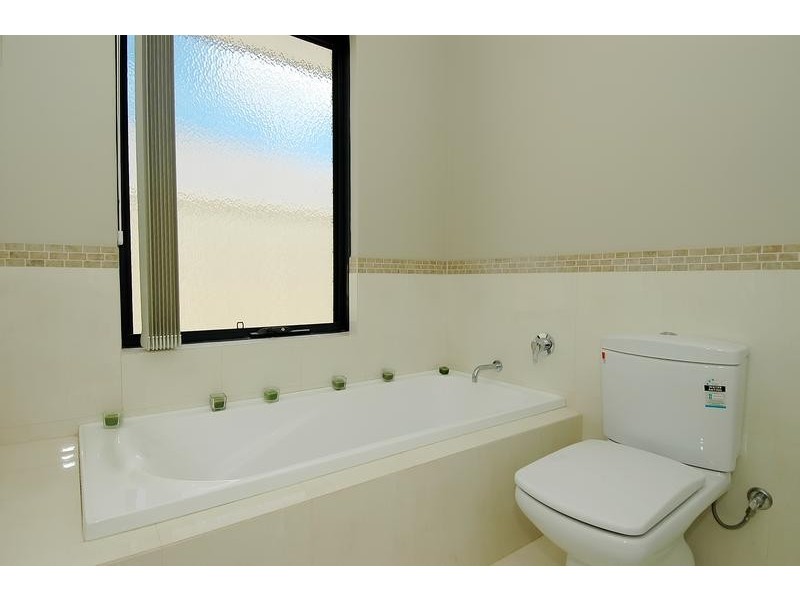 34 Litchfield Cr, Carramar WA 6031