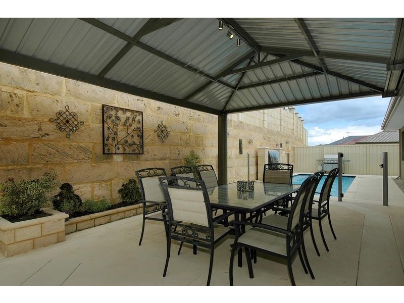 34 Litchfield Cr, Carramar WA 6031