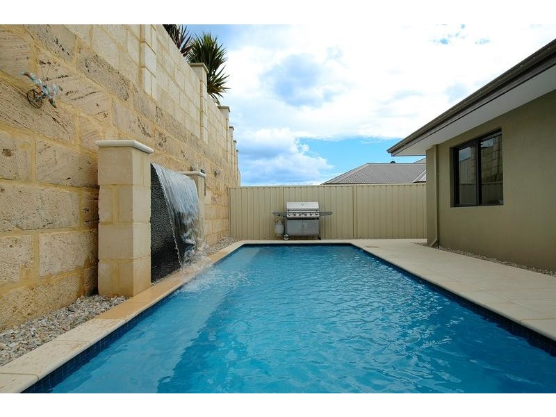 34 Litchfield Cr, Carramar WA 6031
