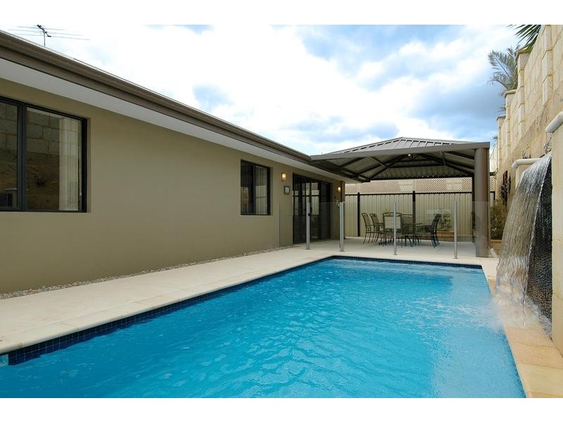 34 Litchfield Cr, Carramar WA 6031