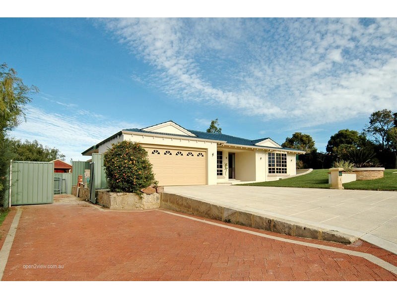 2 Royal Melbourne Avenue, Connolly WA 6027