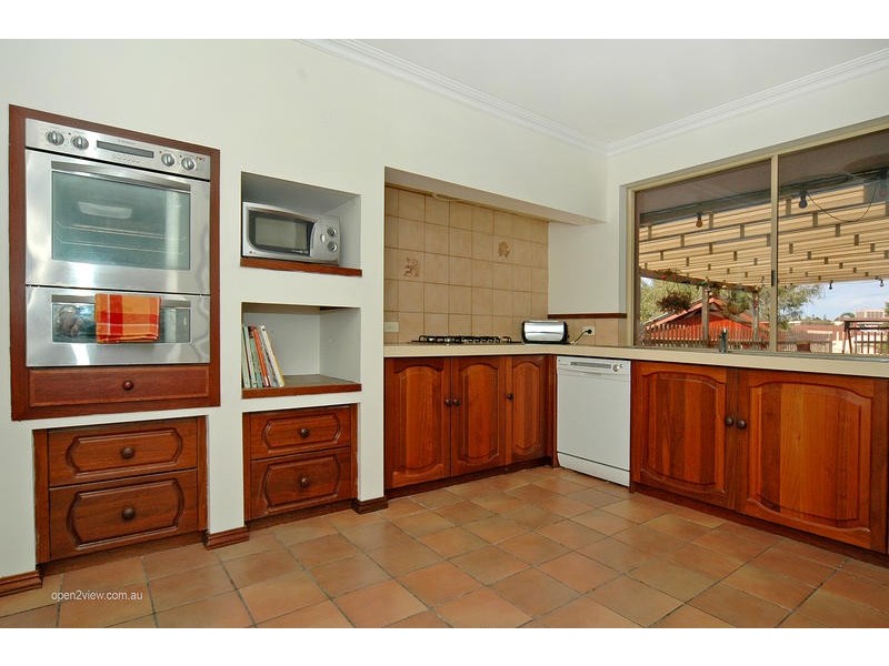 2 Royal Melbourne Avenue, Connolly WA 6027