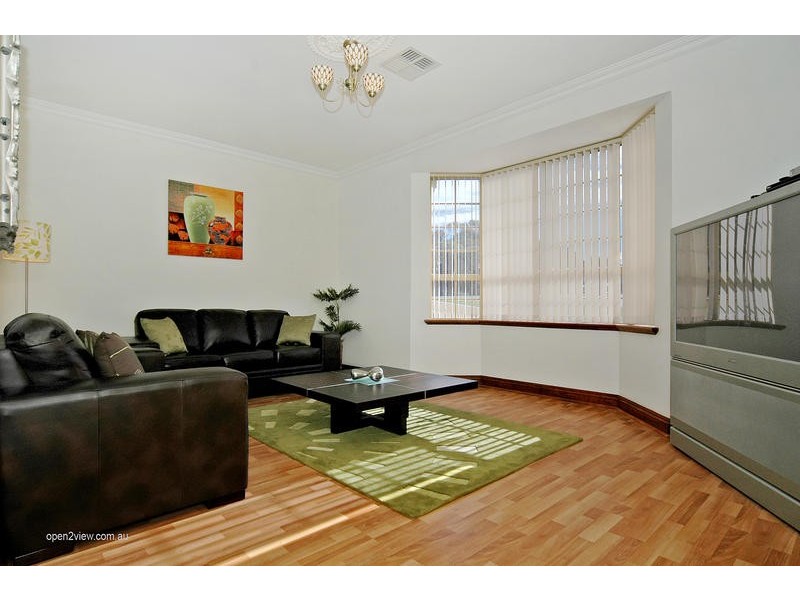 2 Royal Melbourne Avenue, Connolly WA 6027