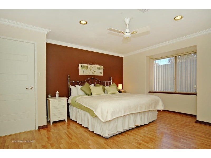 2 Royal Melbourne Avenue, Connolly WA 6027