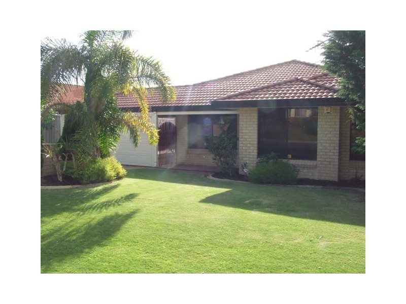 14 Dumbarton Loop, Kinross WA 6028