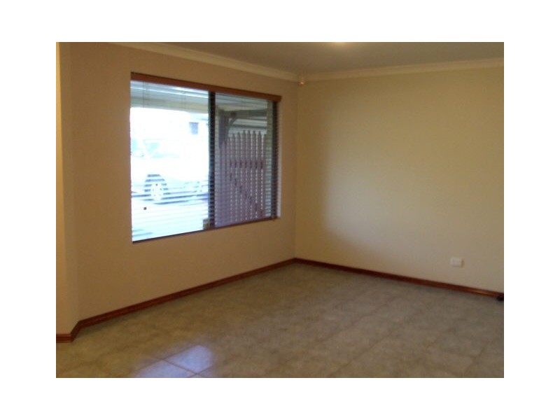 14 Dumbarton Loop, Kinross WA 6028