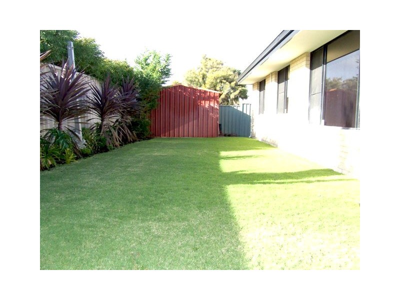 14 Dumbarton Loop, Kinross WA 6028