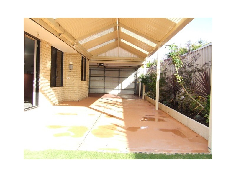 14 Dumbarton Loop, Kinross WA 6028