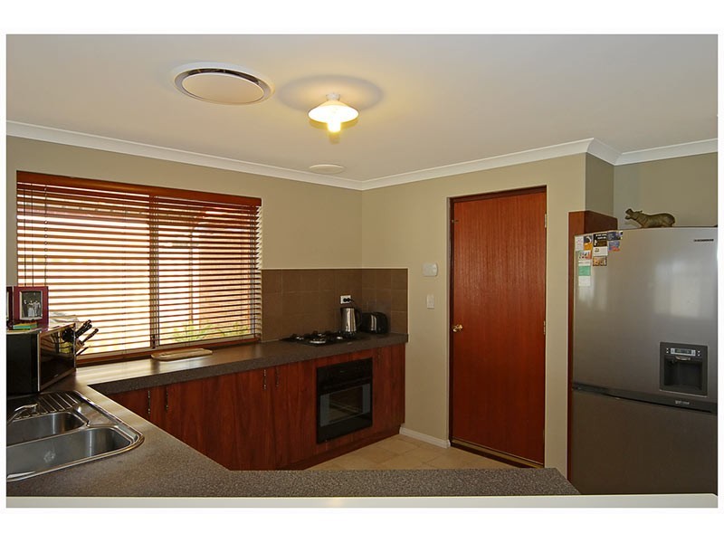 42 Alpina Promenade, Banksia Grove WA 6031