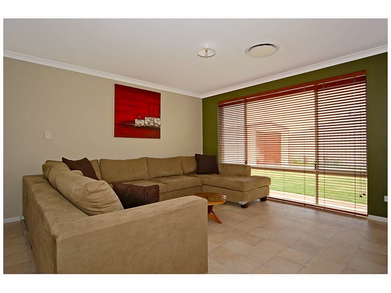 42 Alpina Promenade, Banksia Grove WA 6031