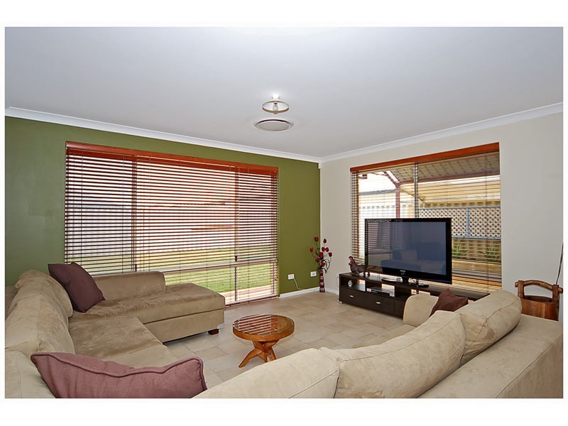 42 Alpina Promenade, Banksia Grove WA 6031