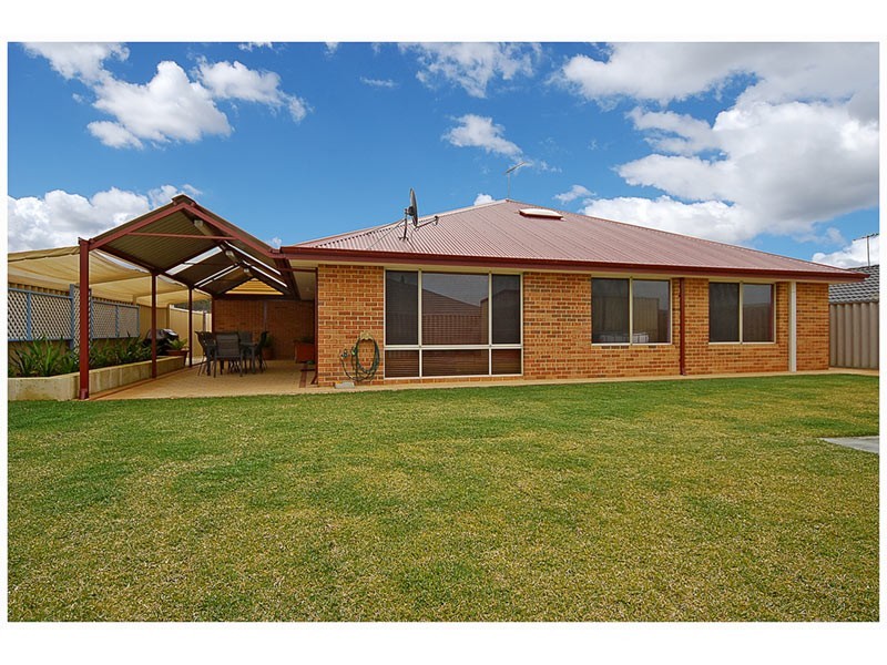 42 Alpina Promenade, Banksia Grove WA 6031