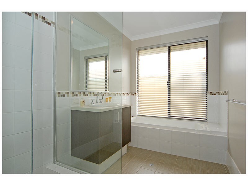 40 Meneguz Drive, Tapping WA 6065