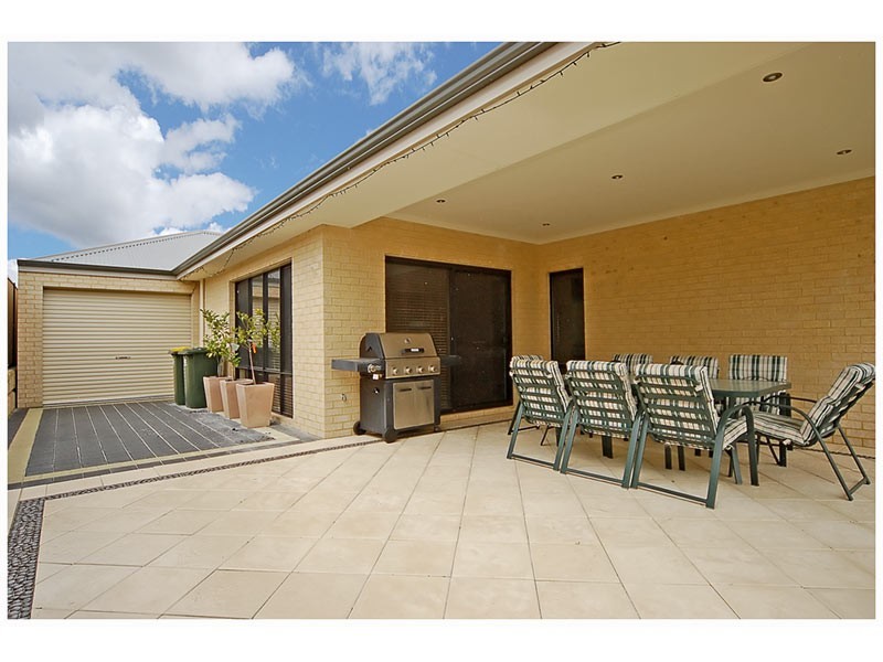 40 Meneguz Drive, Tapping WA 6065